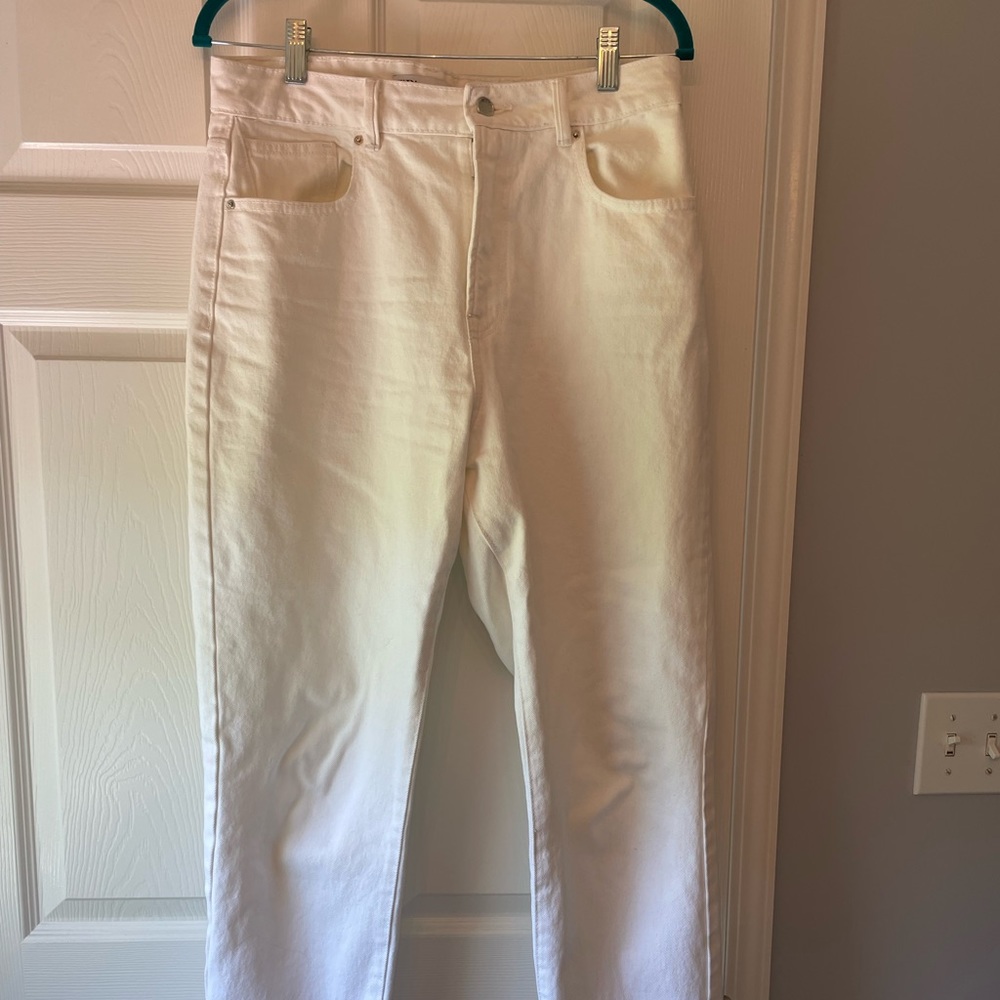 Zara Mom Fit Jeans - no rips